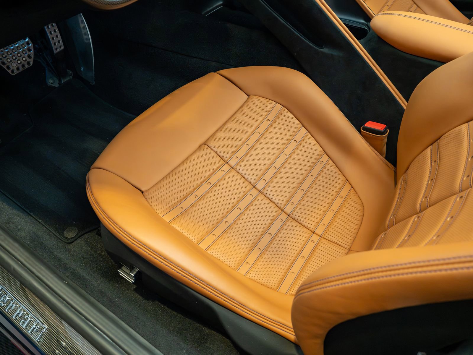 Used 2025 Ferrari Roma Spider RWD image 12