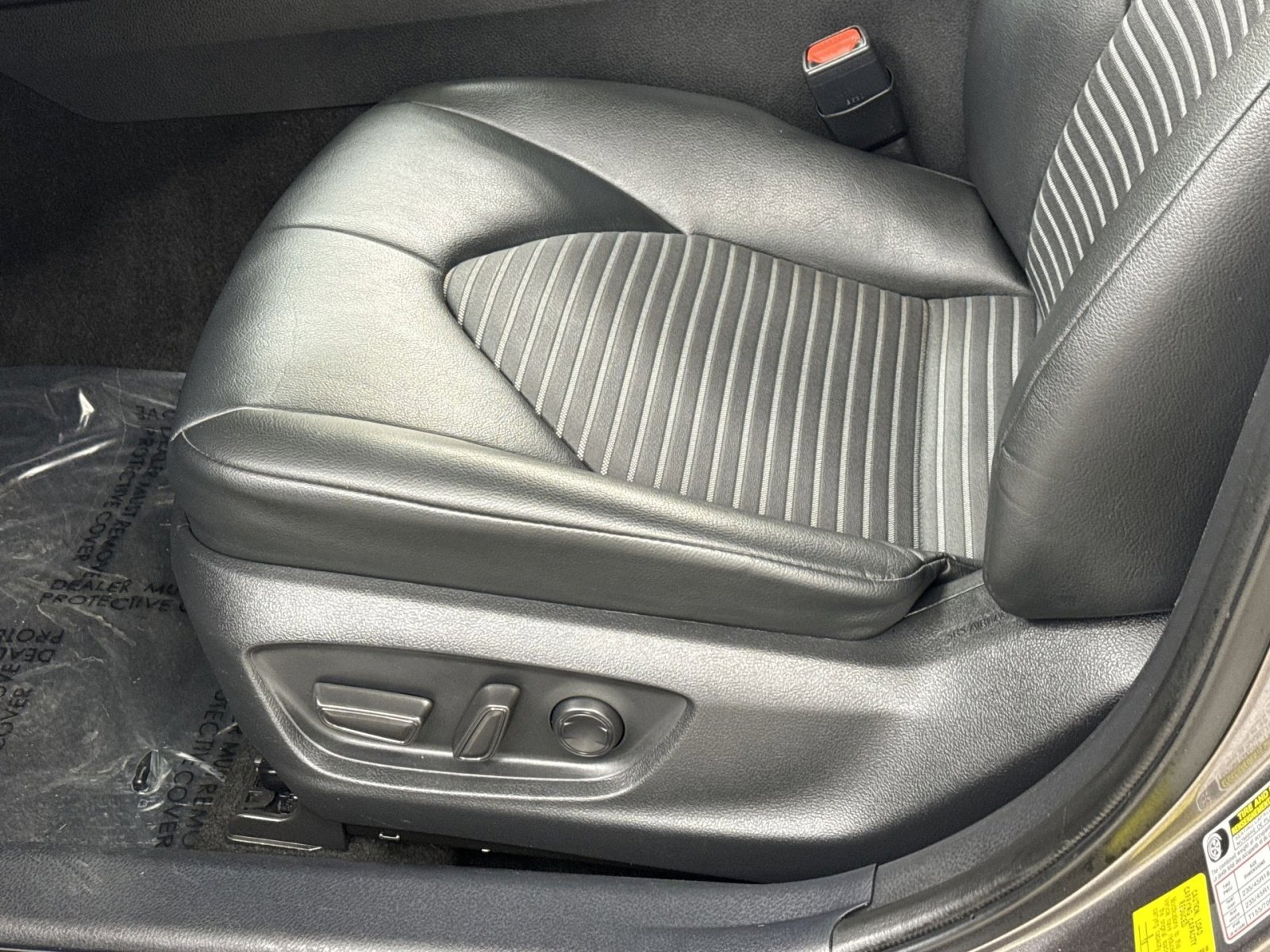 Used 2023 Toyota Camry SE image 18