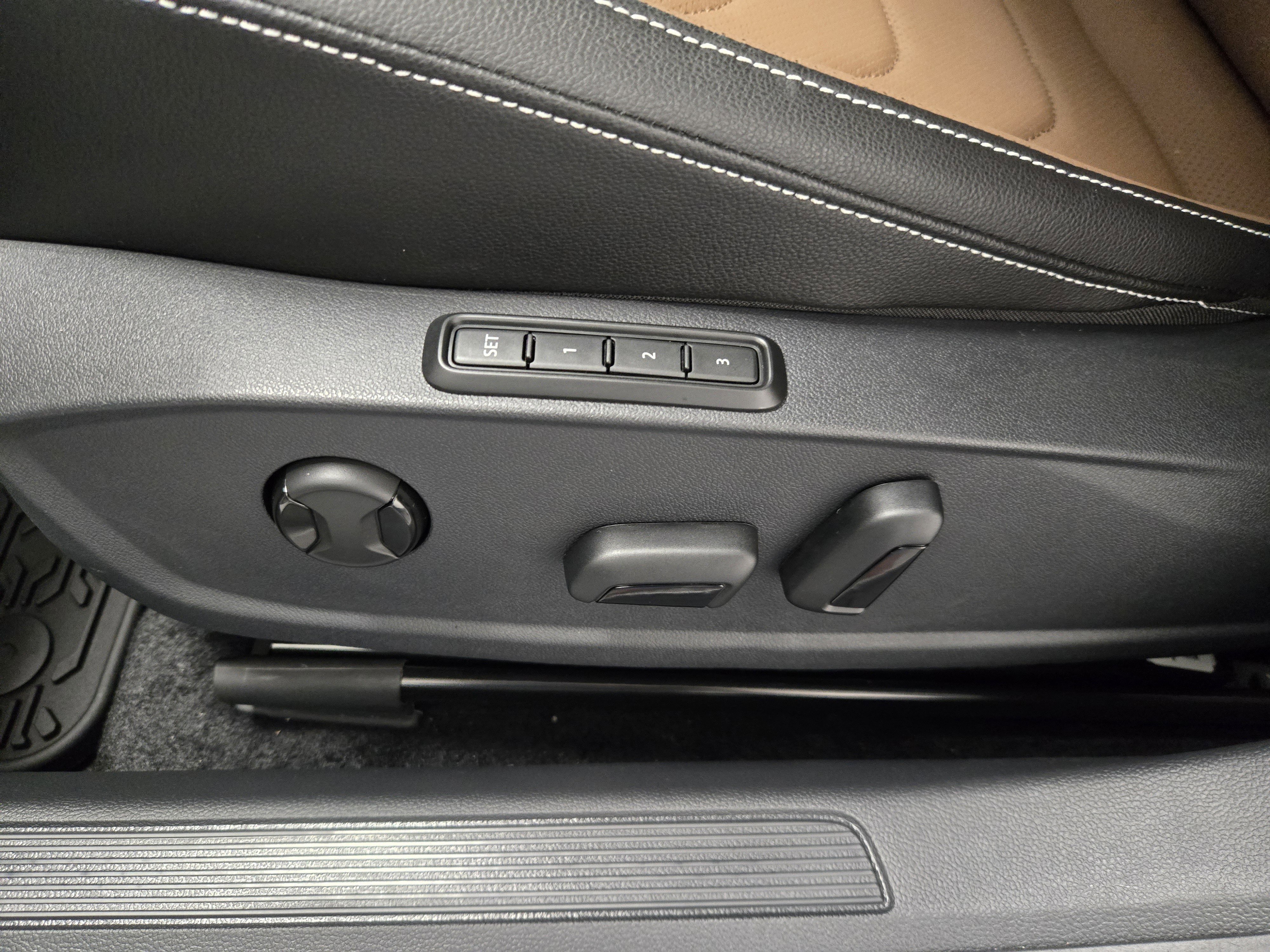 New 2025 Volkswagen Jetta SEL image 7