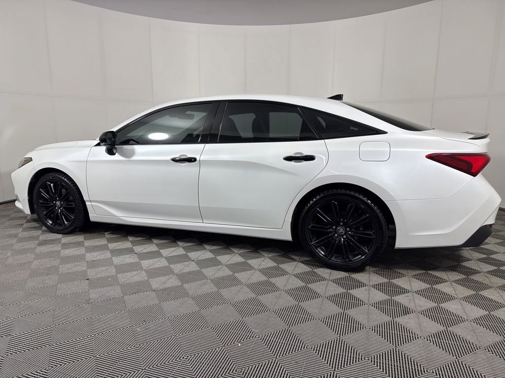 Used 2022 Toyota Avalon XSE FWD image 3