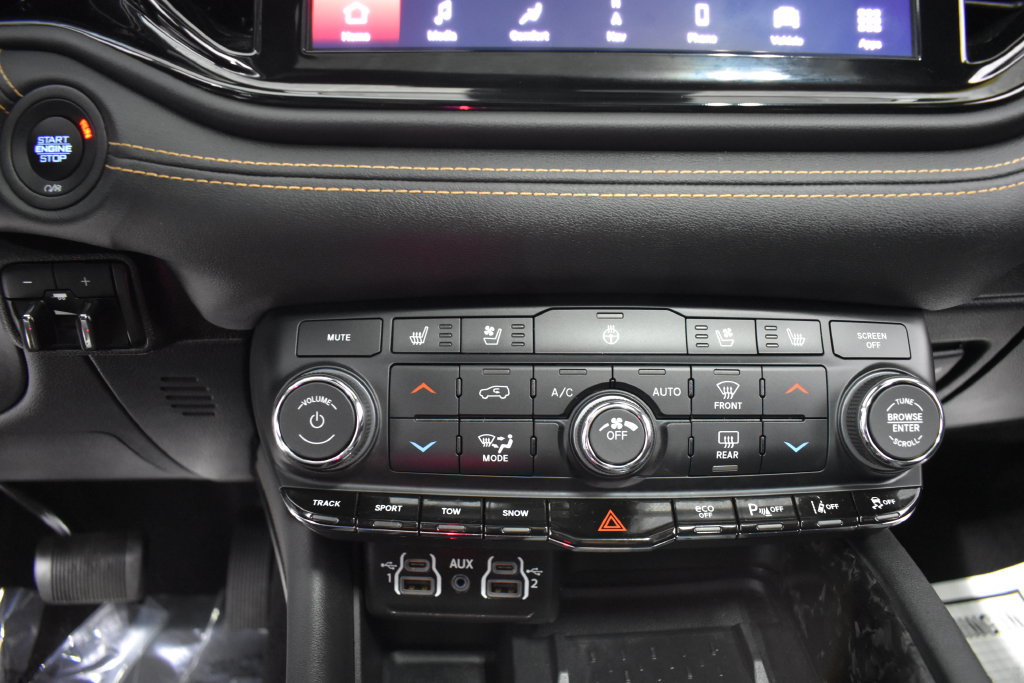 Used 2025 Dodge Durango R/T AWD/4WD image 26