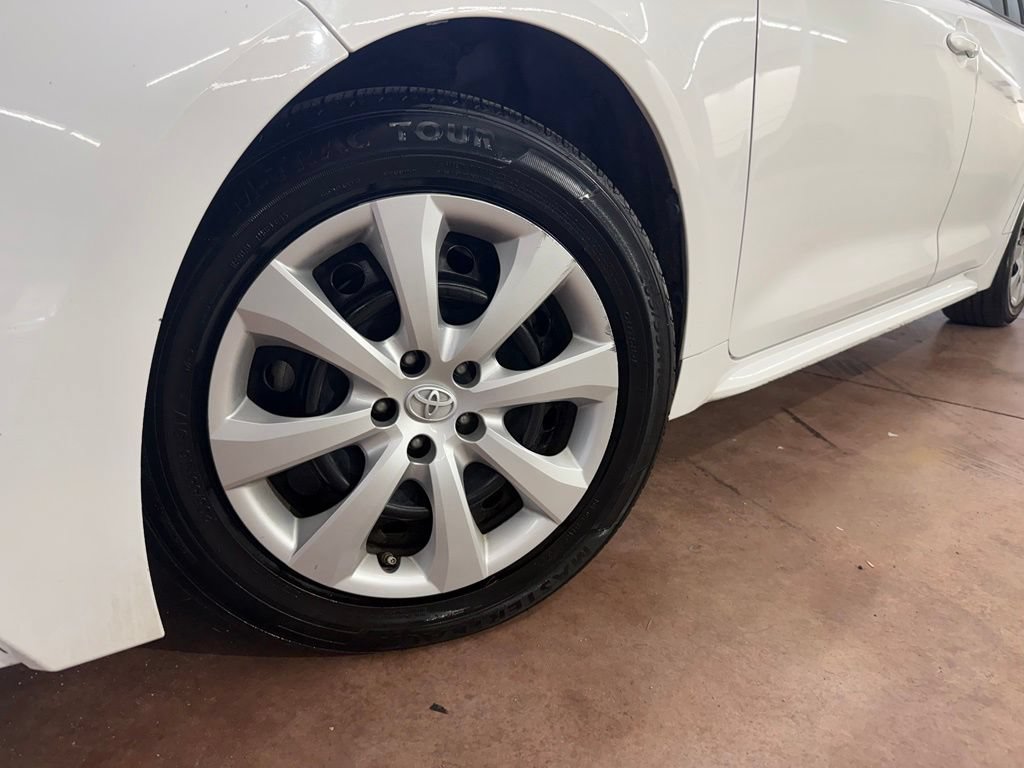 Used 2022 Toyota Corolla LE FWD image 15