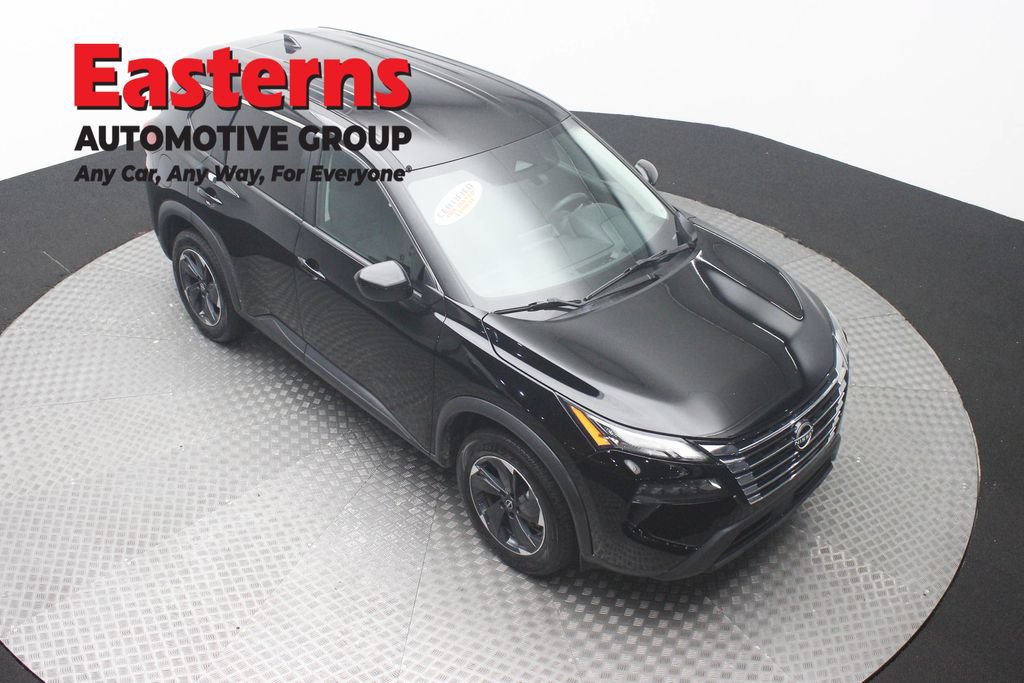 Used 2024 Nissan Rogue SV AWD/4WD image 3