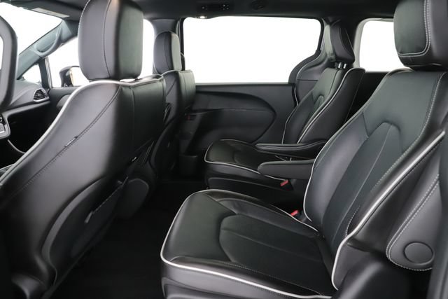 Used 2024 Chrysler Pacifica Premium FWD image 29