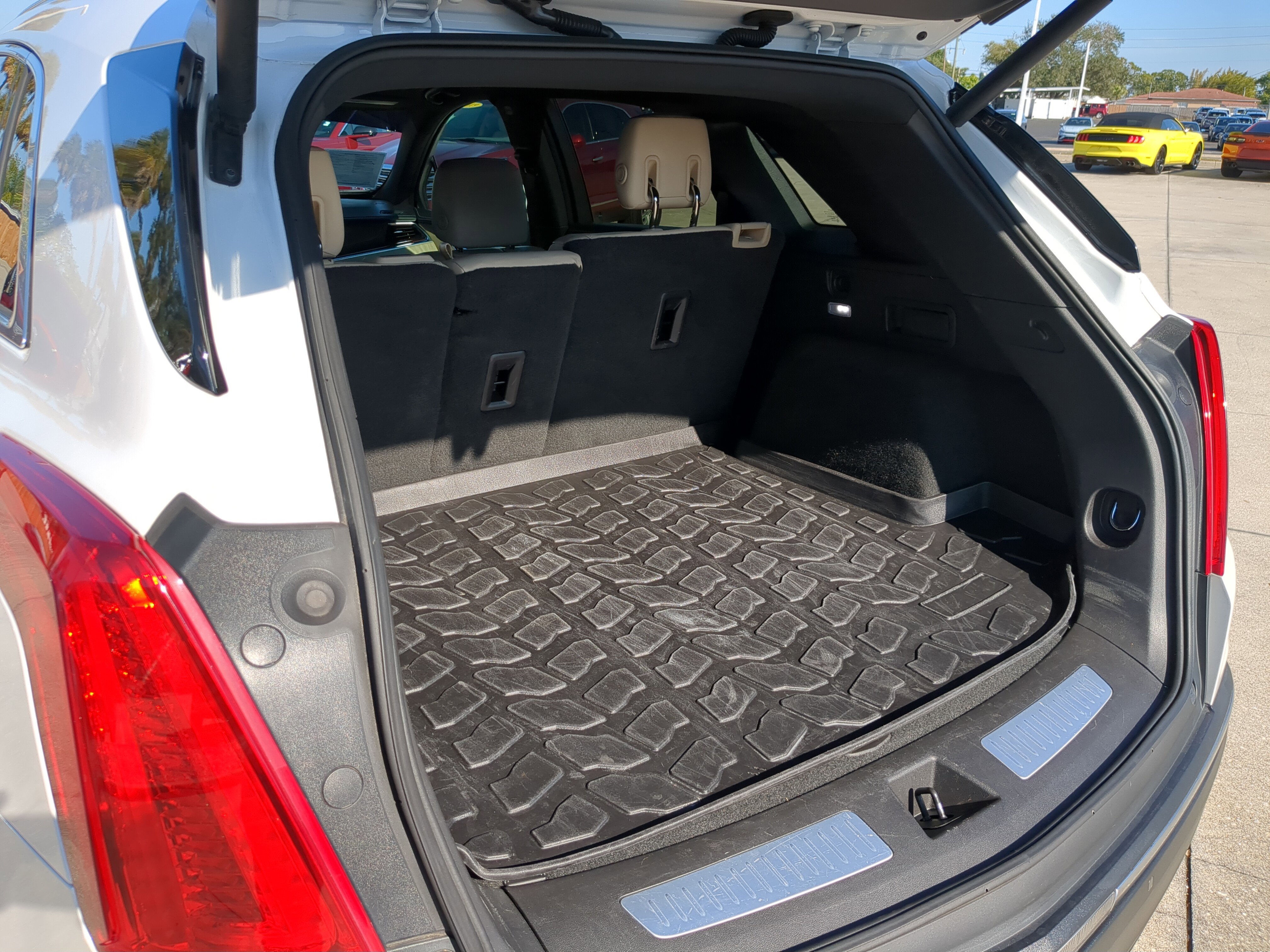 Used 2017 Cadillac XT5 Luxury w/ Driver Awareness Package image 11