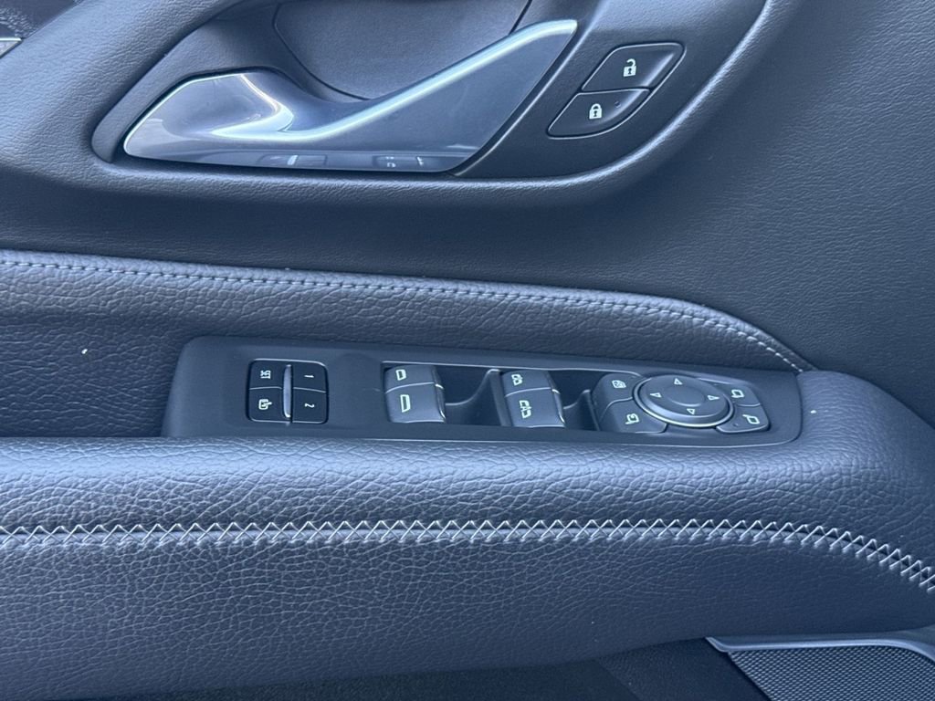 Used 2024 GMC Yukon XL Denali image 15