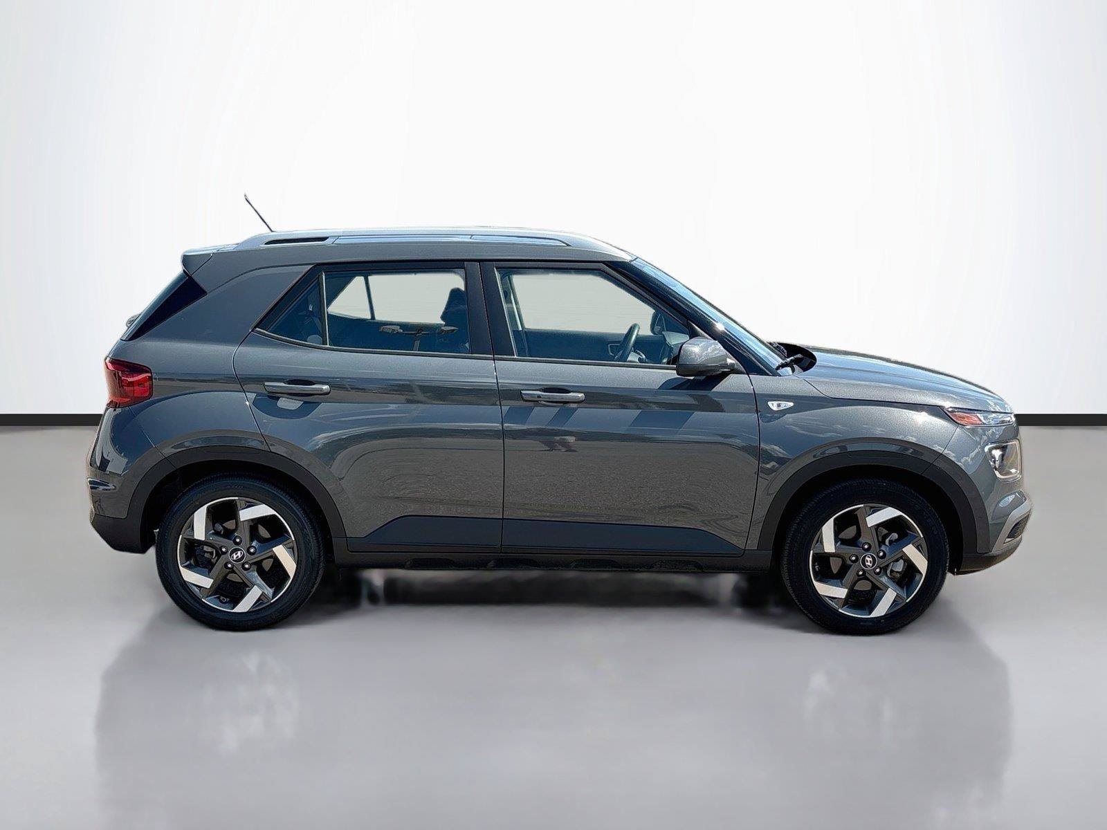 Certified 2025 Hyundai Venue SEL FWD image 17