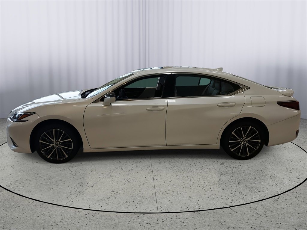 New 2025 Lexus ES 300h w/ Premium Package image 4