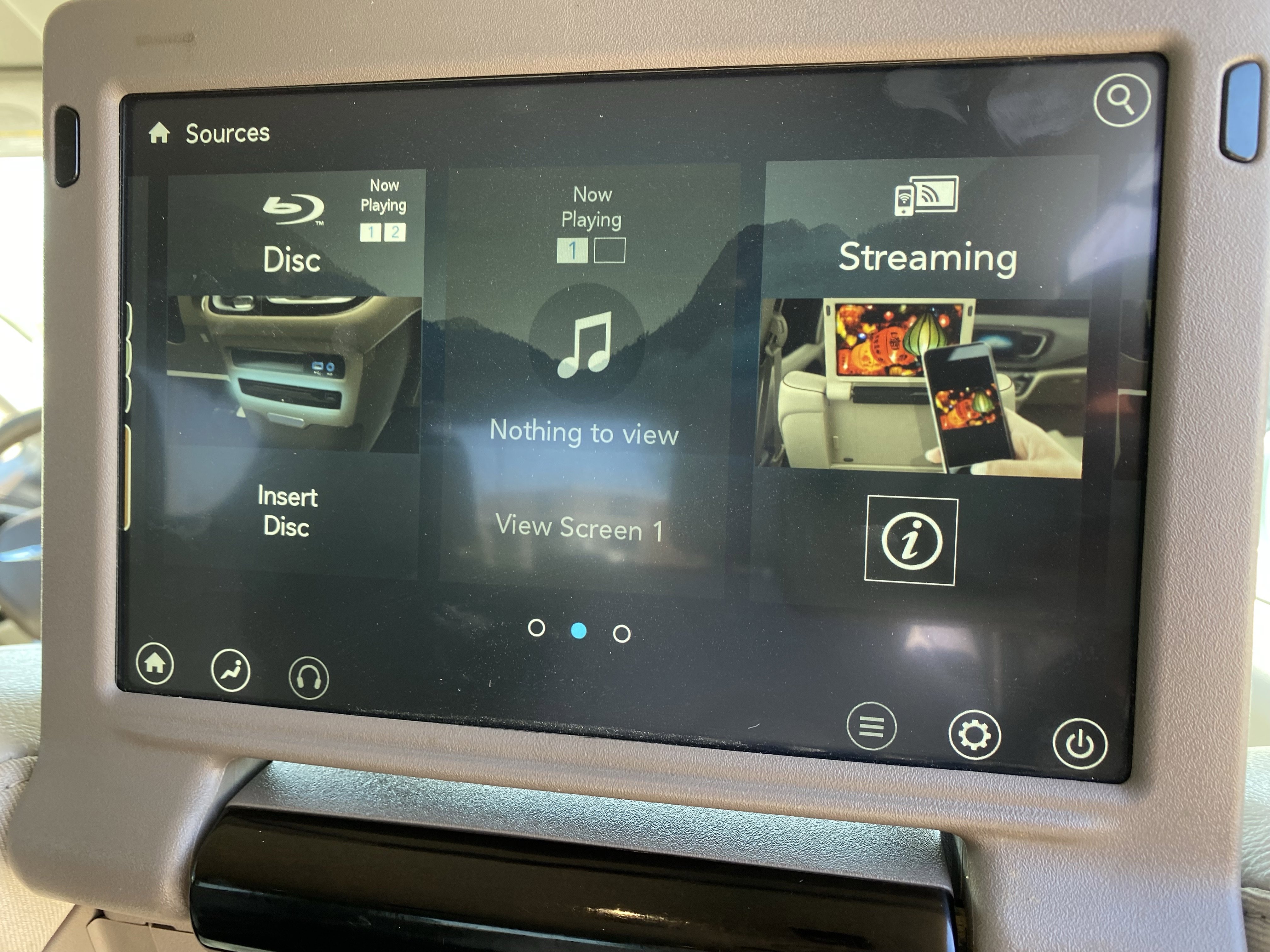 Used 2021 Chrysler Pacifica Touring-L w/ Uconnect Theater Family Group image 8
