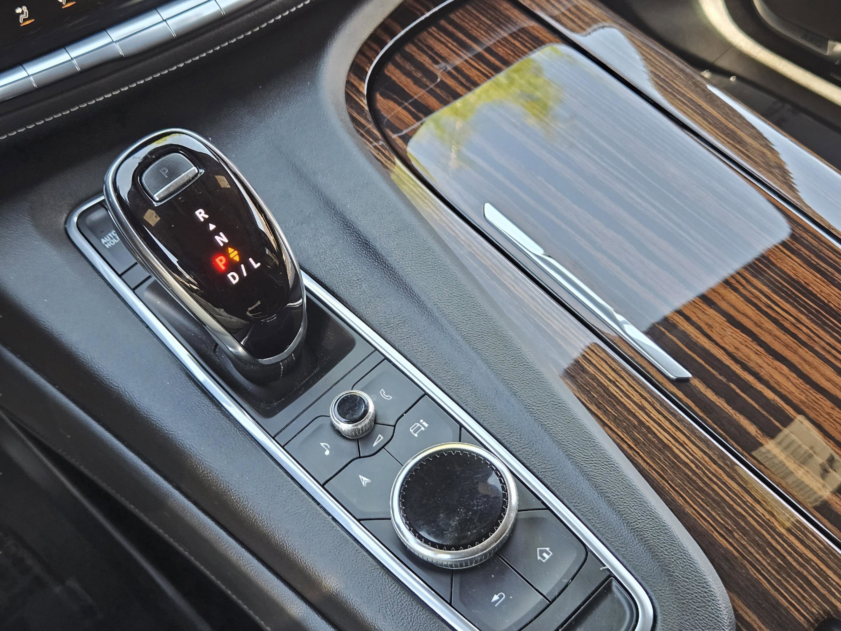 Used 2021 Cadillac Escalade Premium Luxury image 12