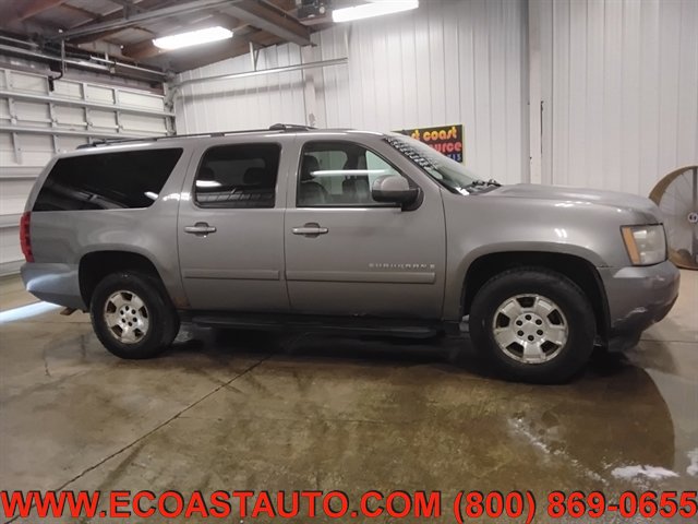 Used 2008 Chevrolet Suburban LT image 2