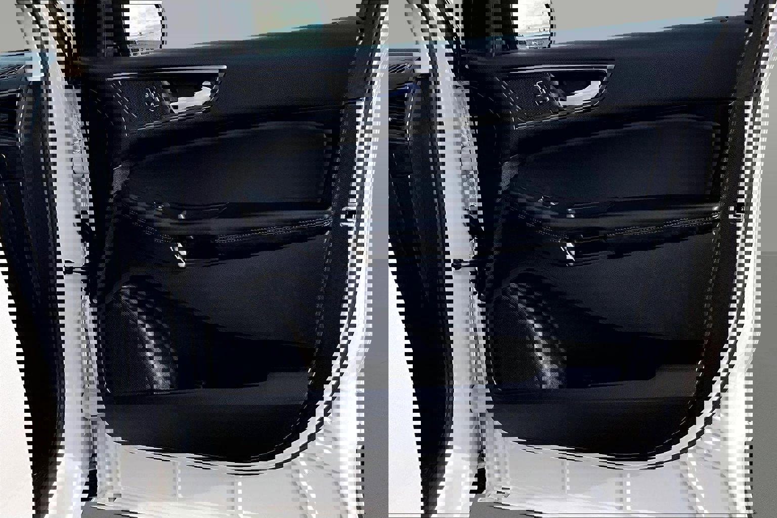 Used 2020 Ford Edge SE image 17