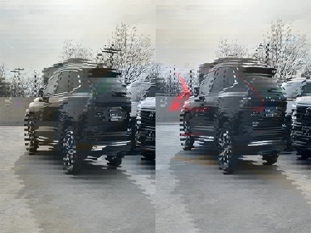 Used 2023 Volvo XC60 T8 Plus image 5