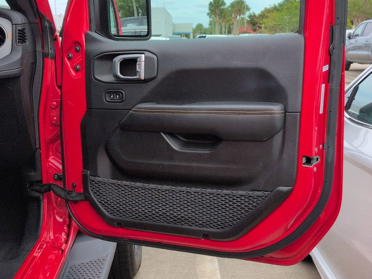 Used 2025 Jeep Wrangler Unlimited Sahara AWD/4WD image 21