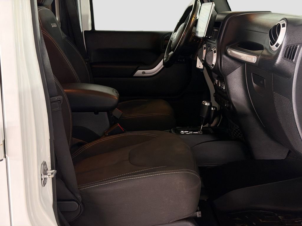 Used 2018 Jeep Wrangler Unlimited Sahara image 27