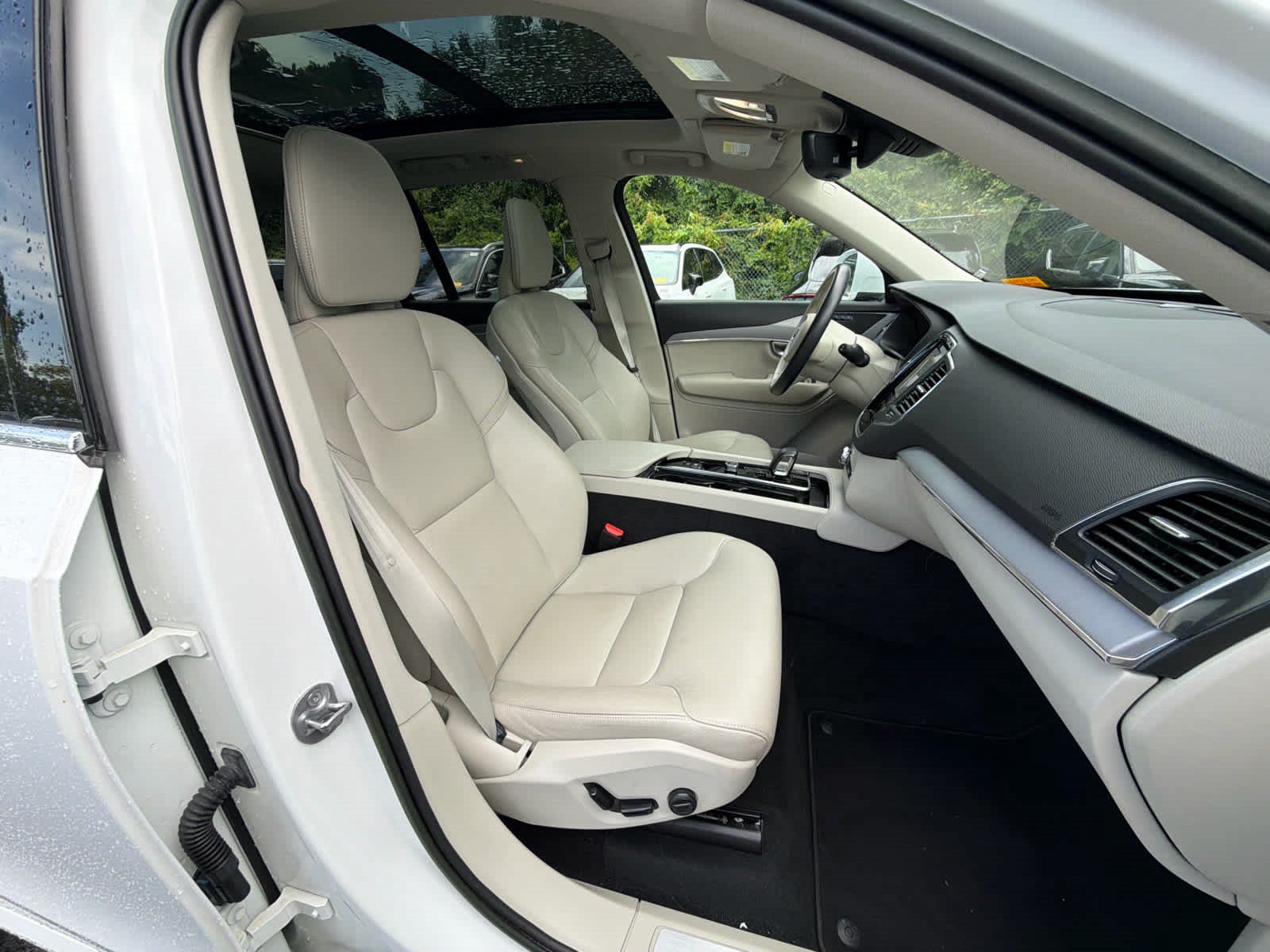 Used 2023 Volvo XC90 B5 Core AWD/4WD image 18