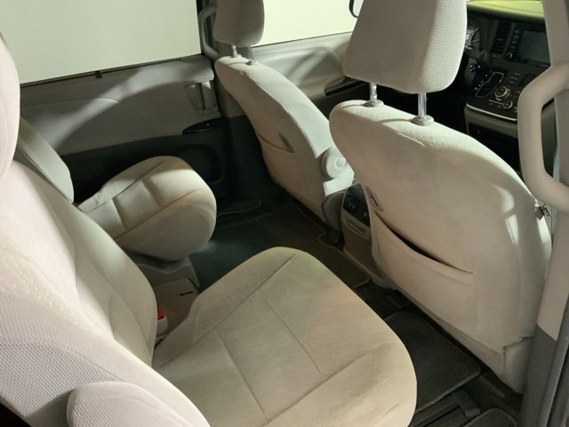 Used 2019 Toyota Sienna LE w/ LE Preferred Package image 37