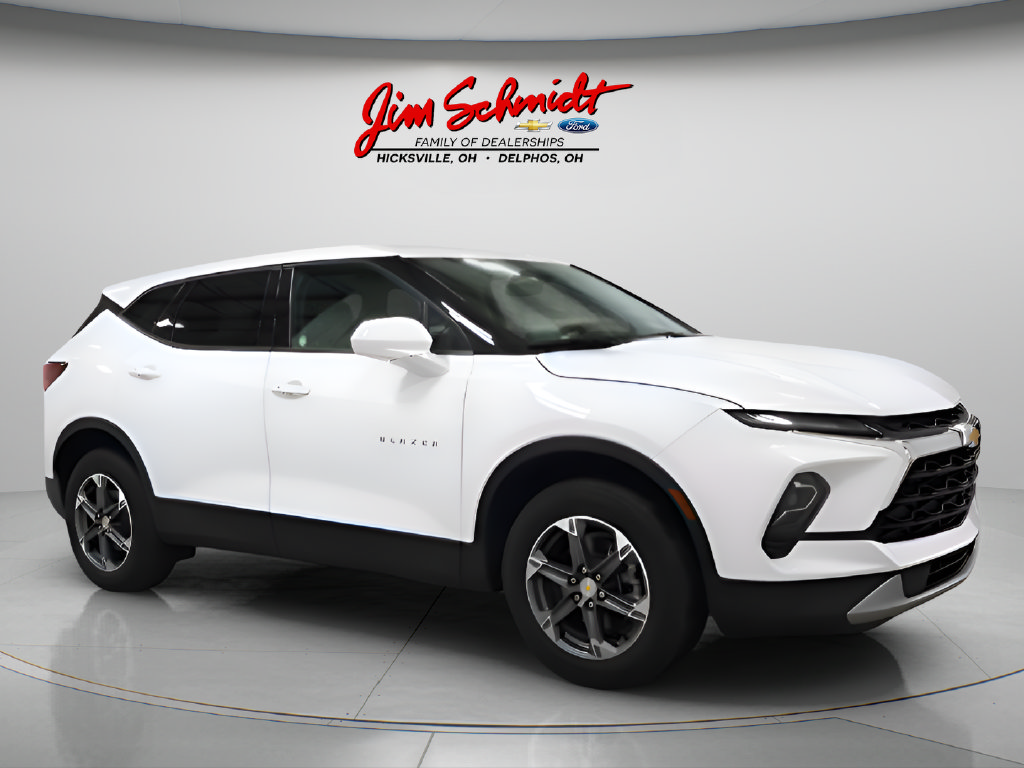 Used 2025 Chevrolet Blazer LT FWD image 1
