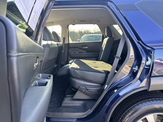 Used 2022 Nissan Pathfinder SL w/ Cargo Package image 18