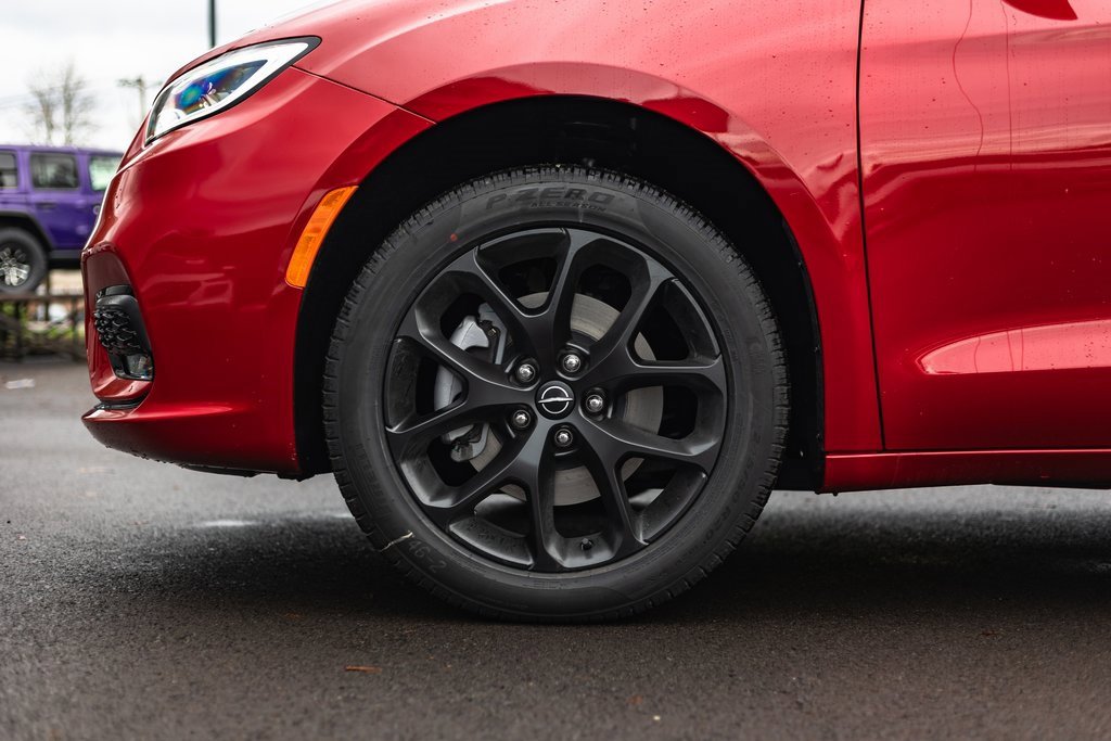 New 2026 Chrysler Pacifica Select w/ S Appearance Package image 12