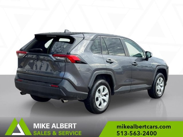 Used 2022 Toyota RAV4 LE FWD image 4
