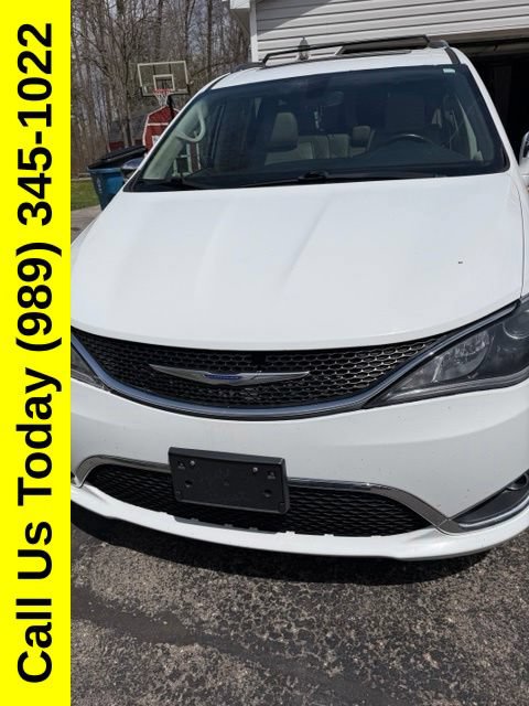 Used 2020 Chrysler Pacifica Limited FWD image 3