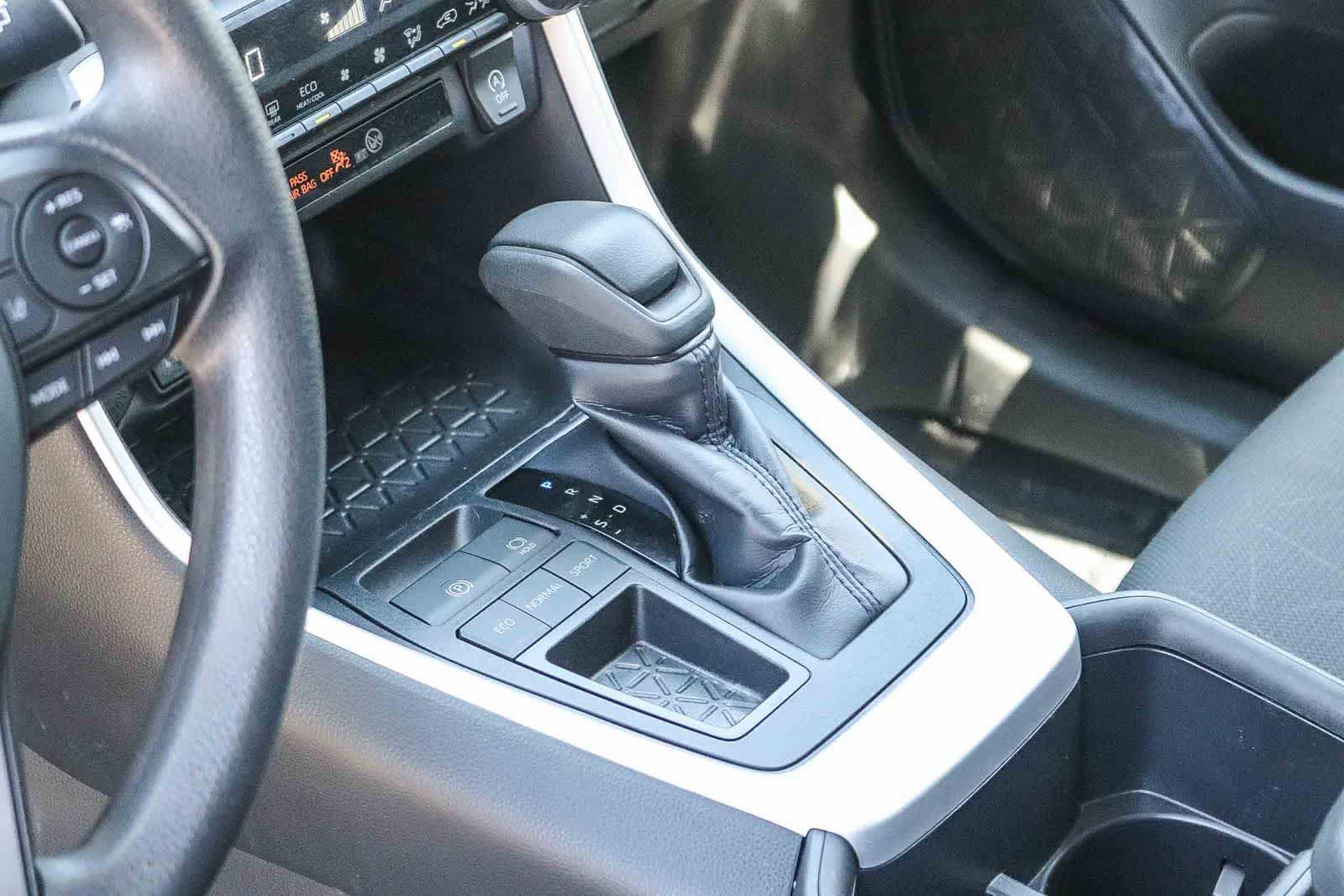 Used 2025 Toyota RAV4 XLE FWD image 18