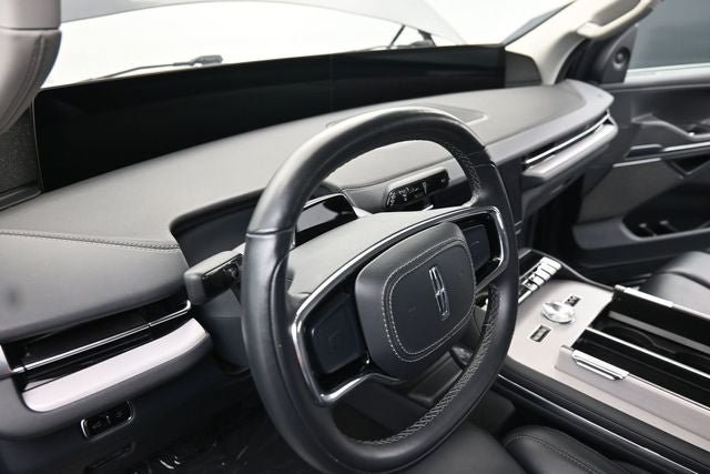 Used 2025 Lincoln Navigator L Reserve AWD/4WD image 17