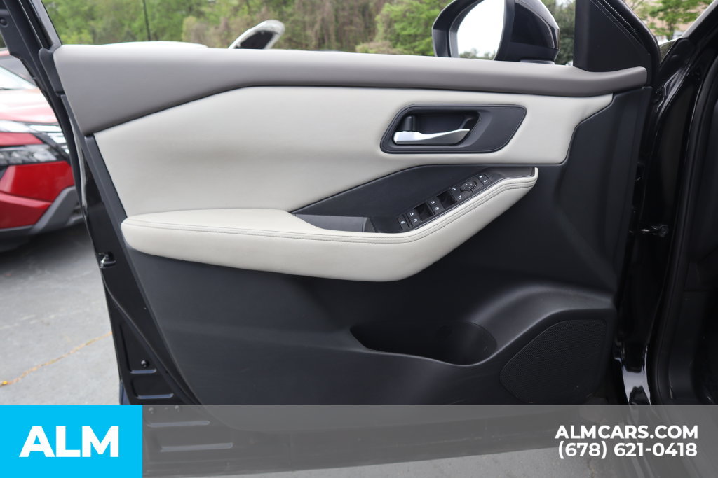 Used 2025 Nissan Rogue SV FWD image 14