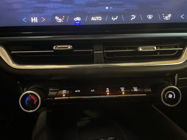 Used 2025 Chevrolet Equinox EV LT w/ Convenience Package image 26