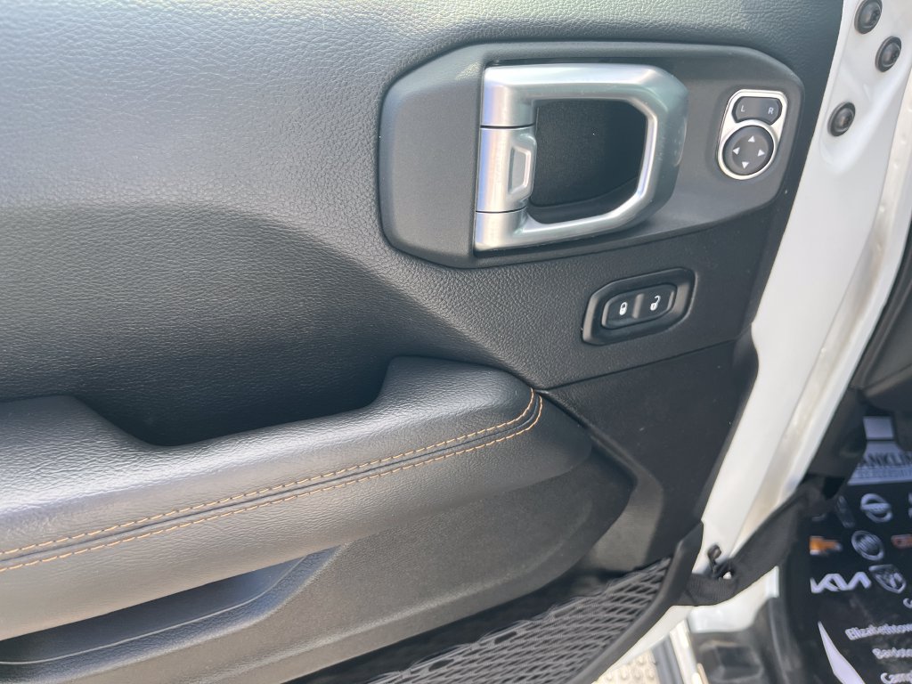 Used 2022 Jeep Wrangler Unlimited Sahara AWD/4WD image 10