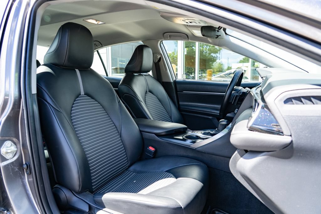 Used 2020 Toyota Camry SE FWD image 27