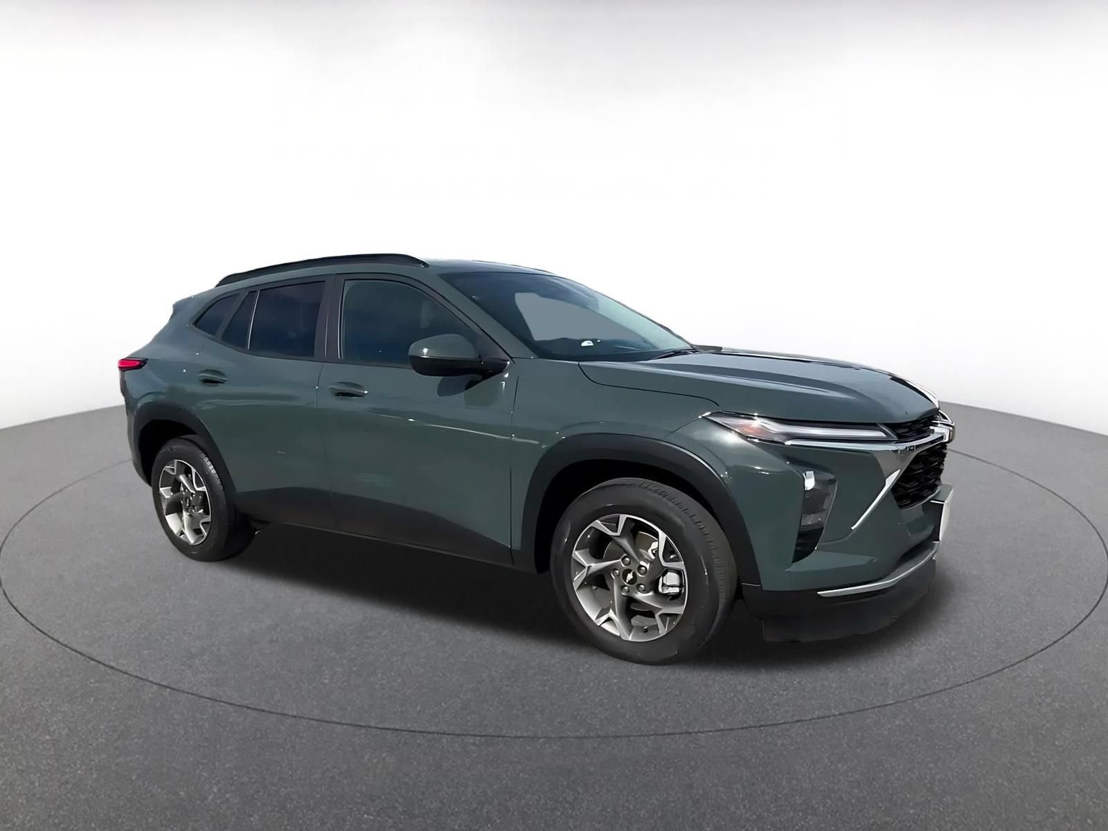 Used 2025 Chevrolet Trax LT w/ LT Convenience Package FWD image 2