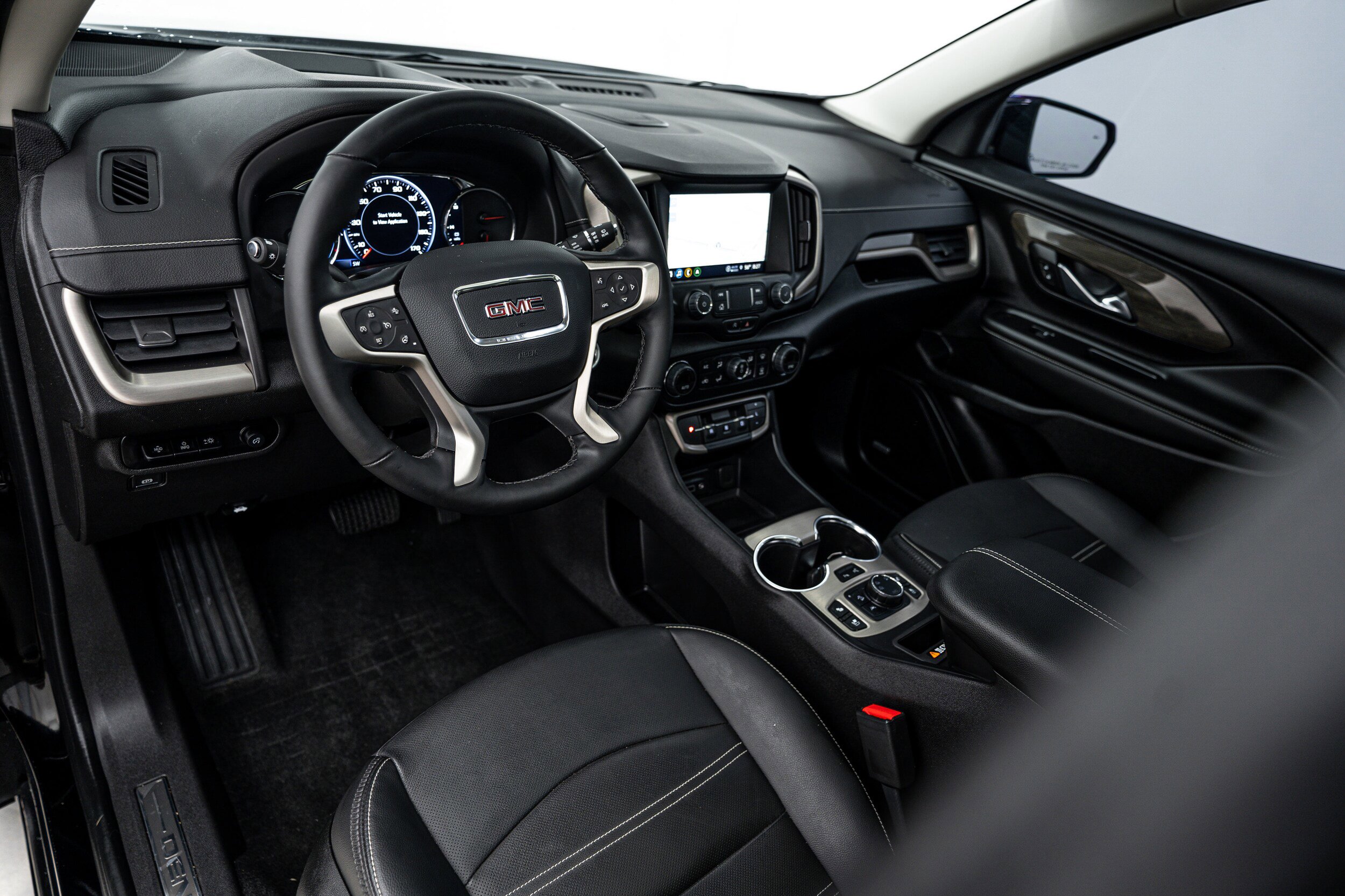 Used 2024 GMC Terrain Denali w/ Black Diamond Edition AWD/4WD image 10