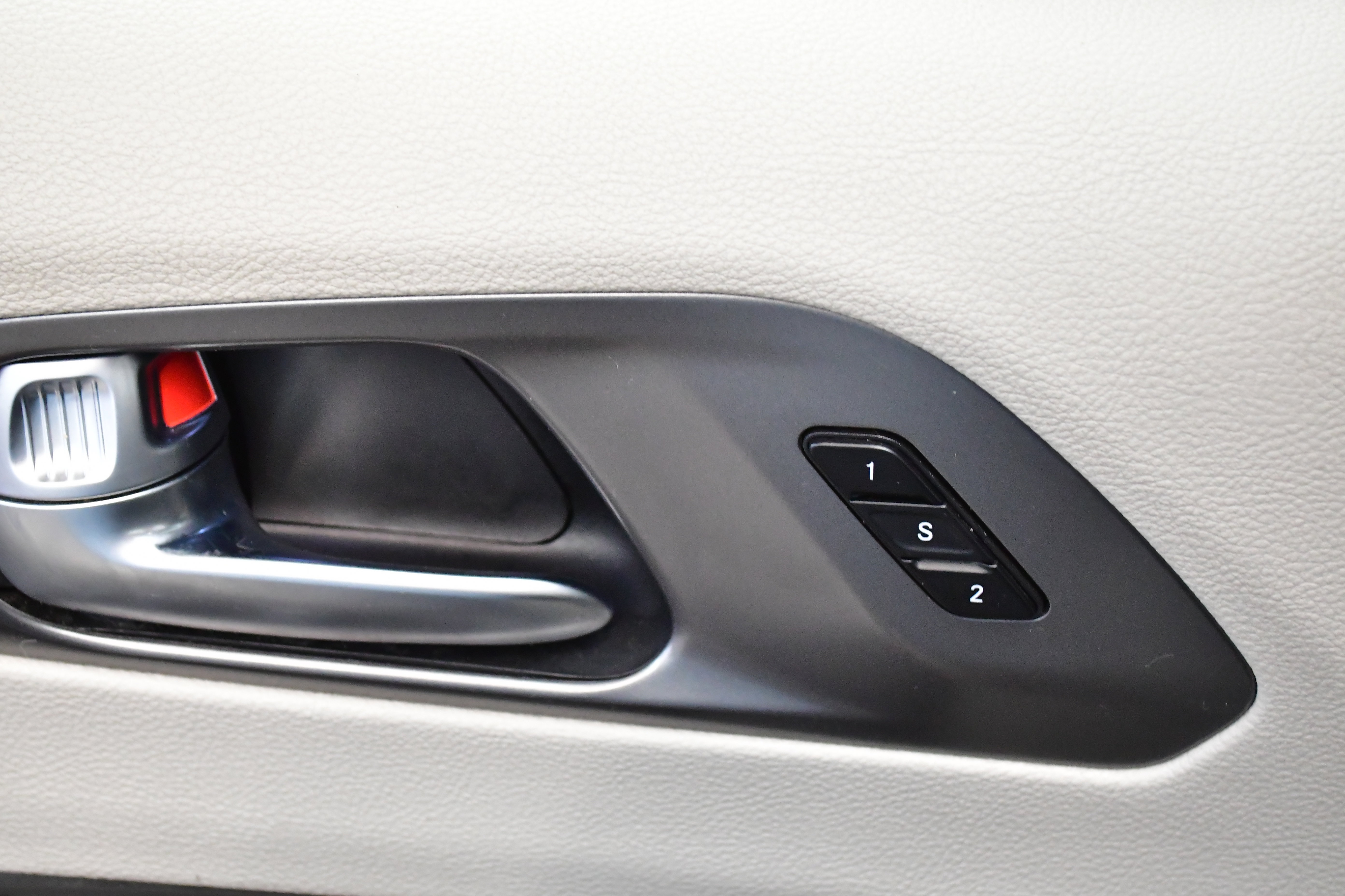 Used 2023 Chrysler Pacifica Touring-L image 65