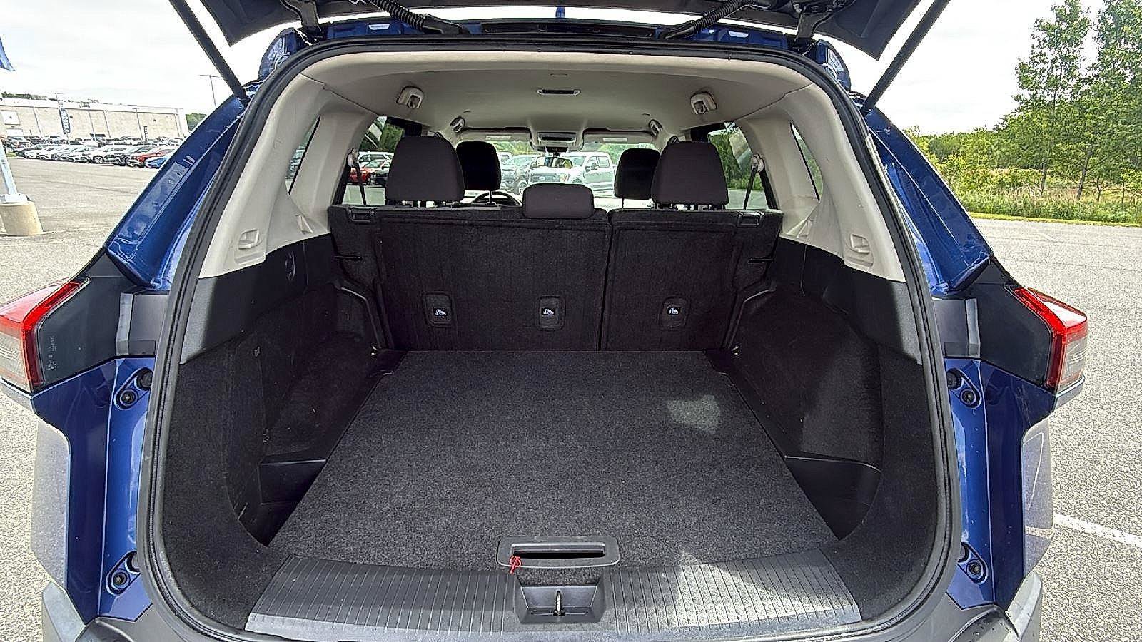 Used 2022 Nissan Rogue SV FWD image 21