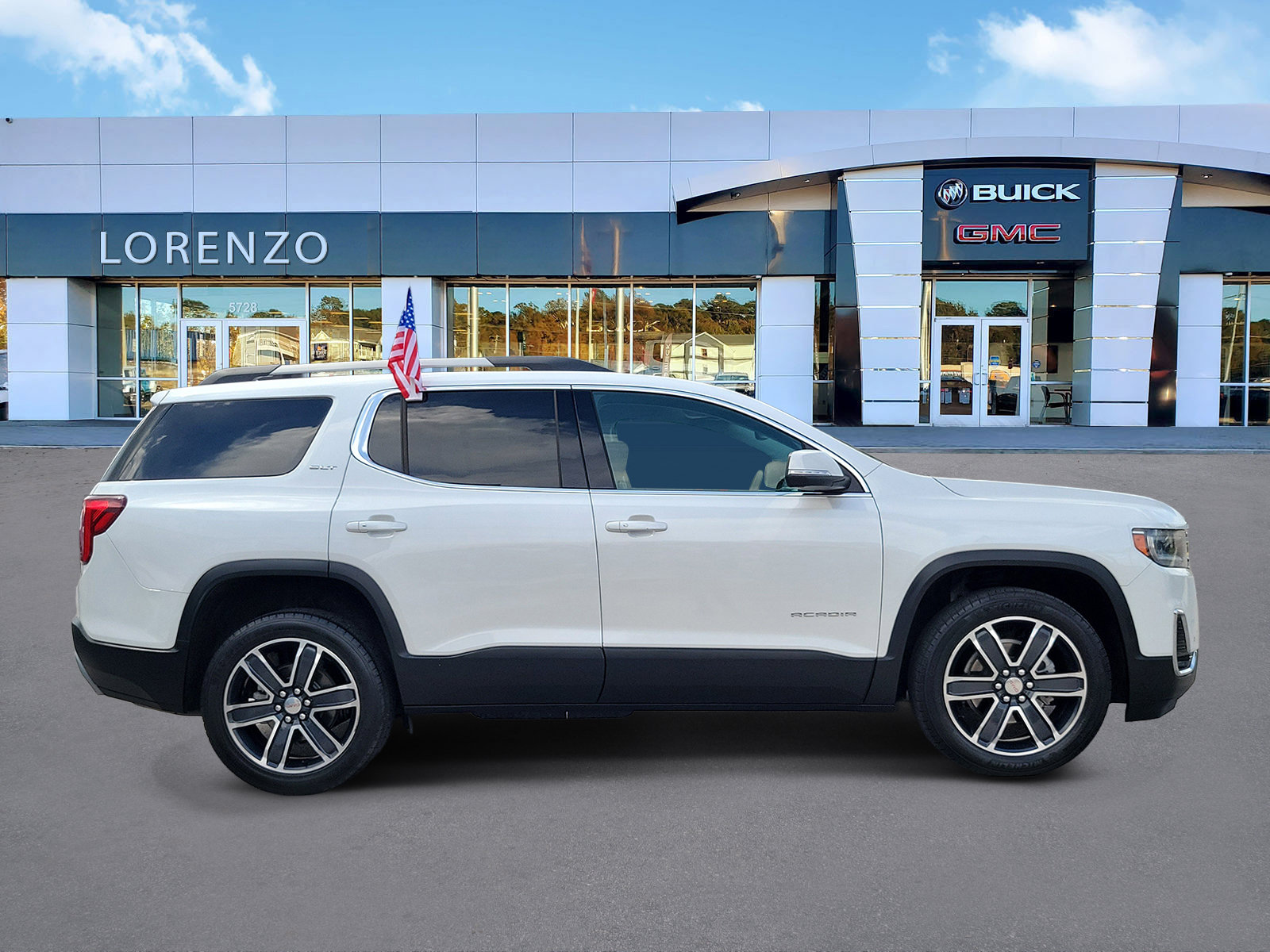 Used 2023 GMC Acadia SLT w/ Technology Package FWD image 4