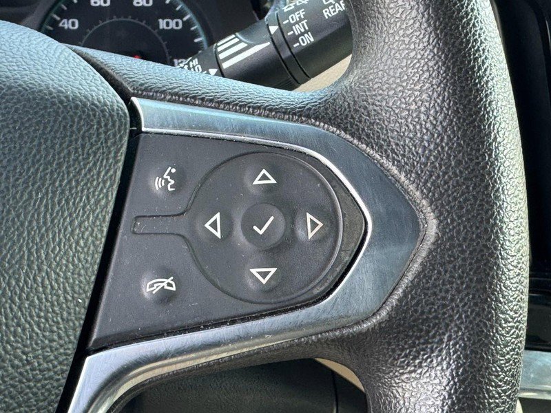 Used 2023 Chevrolet Traverse LS image 19