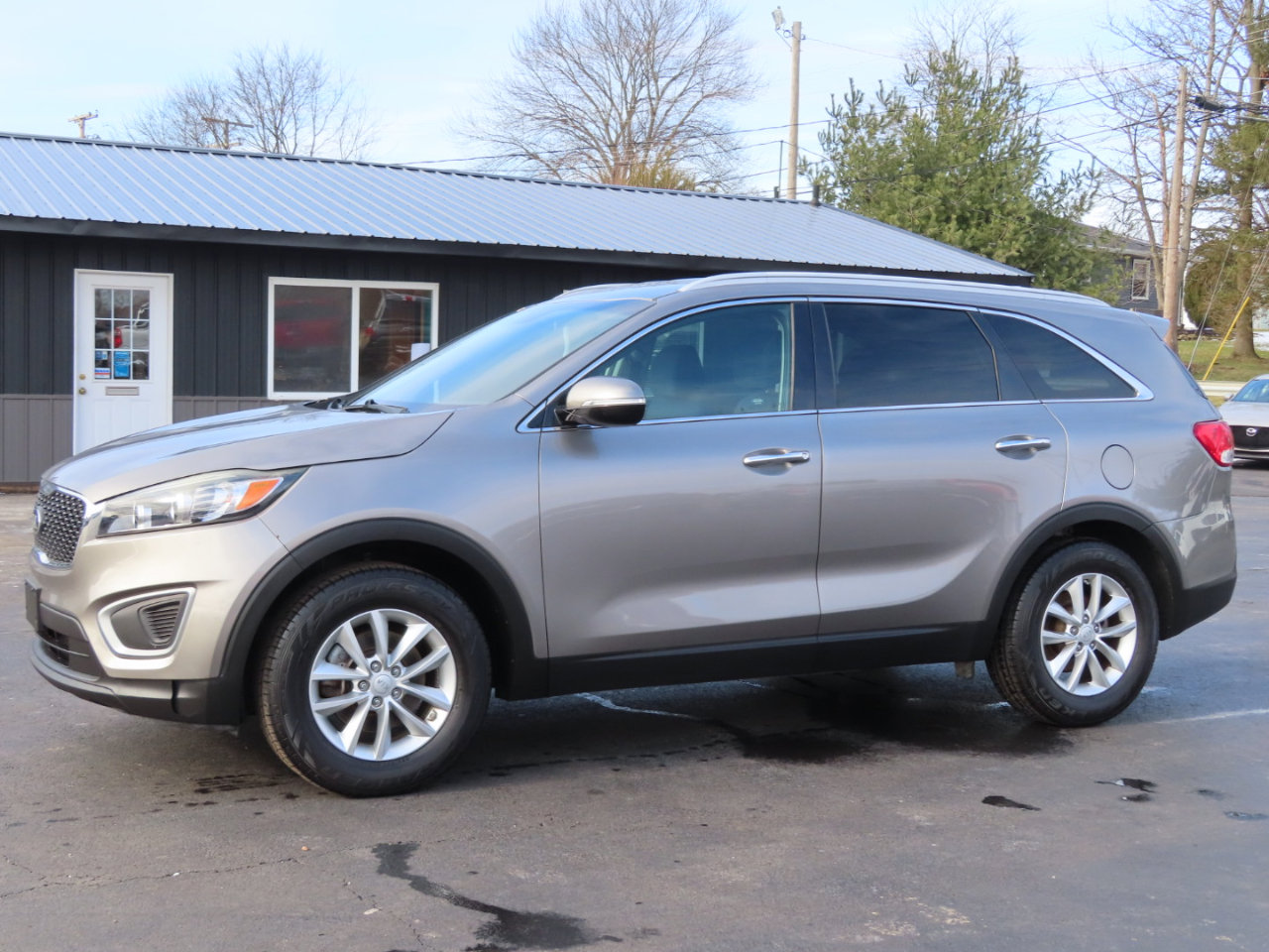 Used 2017 Kia Sorento LX w/ LX Convenience Package image 2
