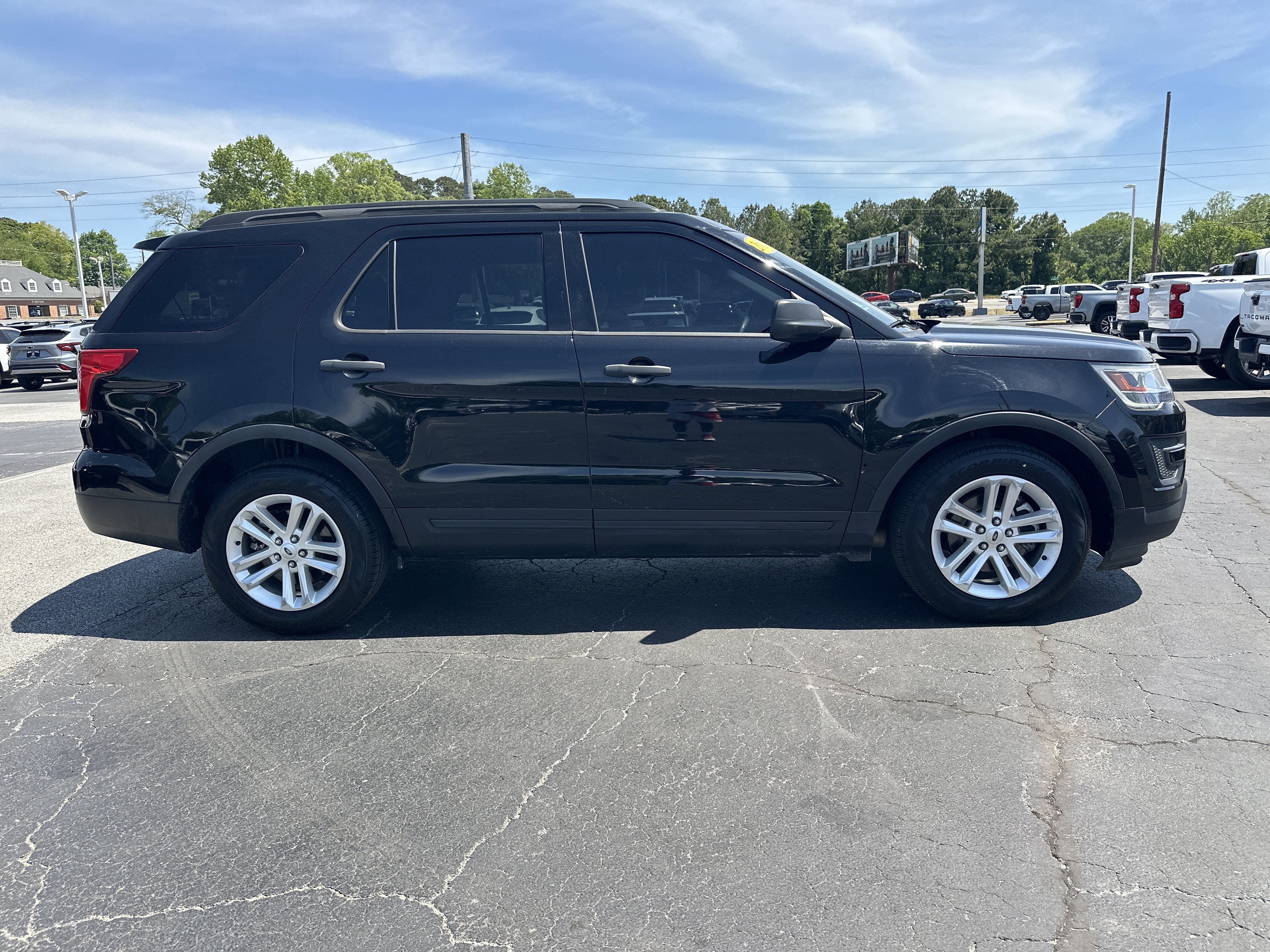 Used 2017 Ford Explorer FWD image 9