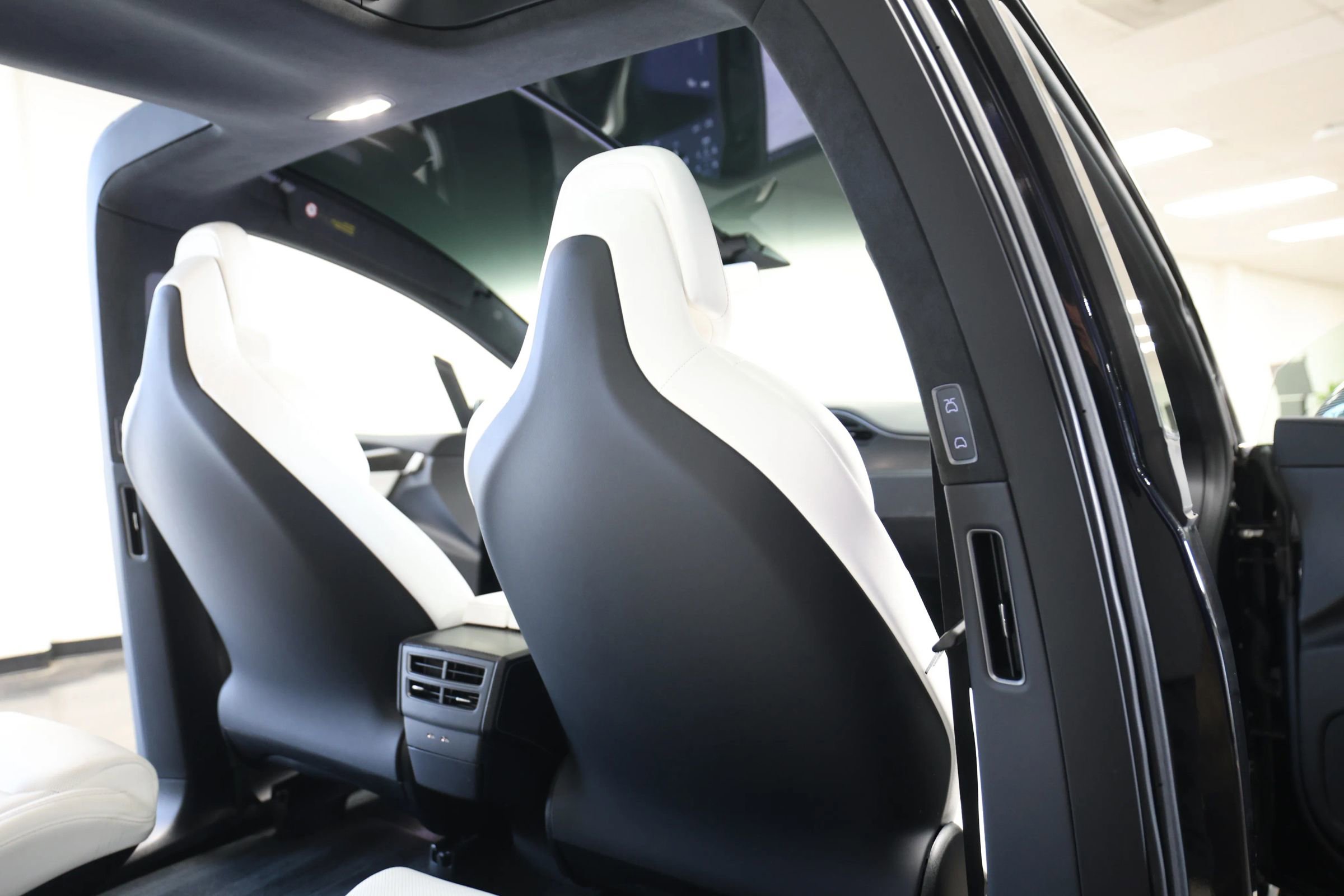 Used 2018 Tesla Model X P100D image 39