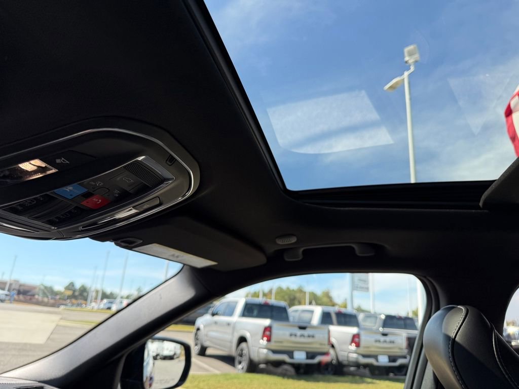 New 2025 Jeep Grand Cherokee Laredo image 21