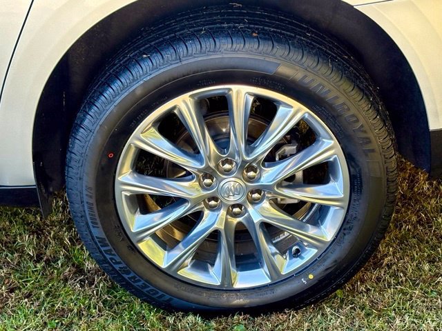 Used 2020 Buick Enclave Premium w/ Sun and Sites Package FWD image 28