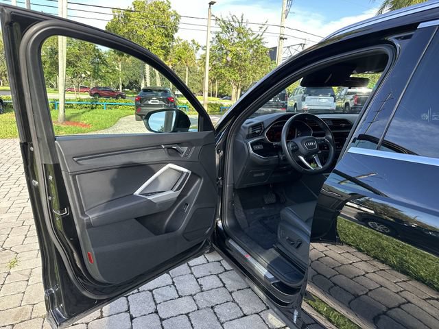 Used 2025 Audi Q3 2.0T Premium AWD/4WD image 22