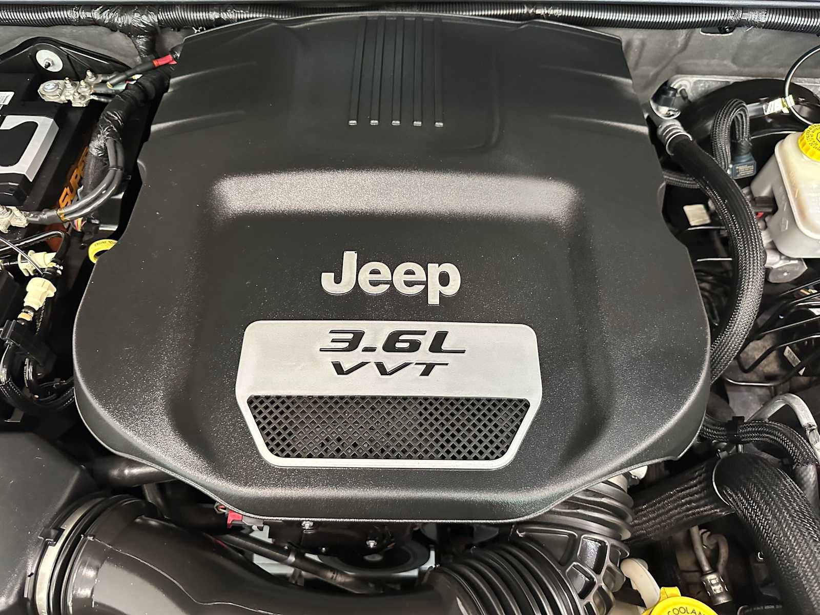 Used 2013 Jeep Wrangler Sahara w/ Connectivity Group AWD/4WD image 9
