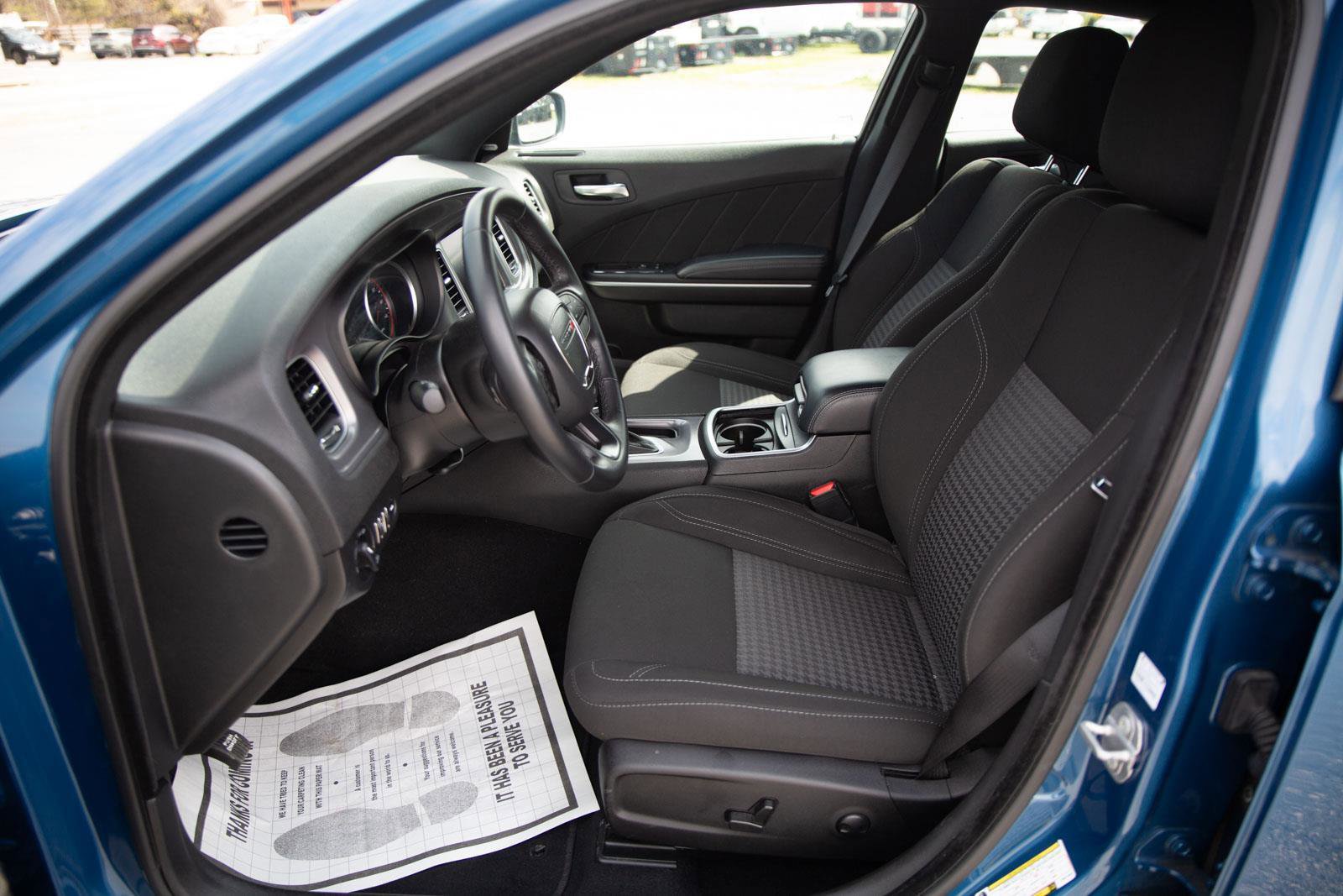 Used 2023 Dodge Charger SXT image 2