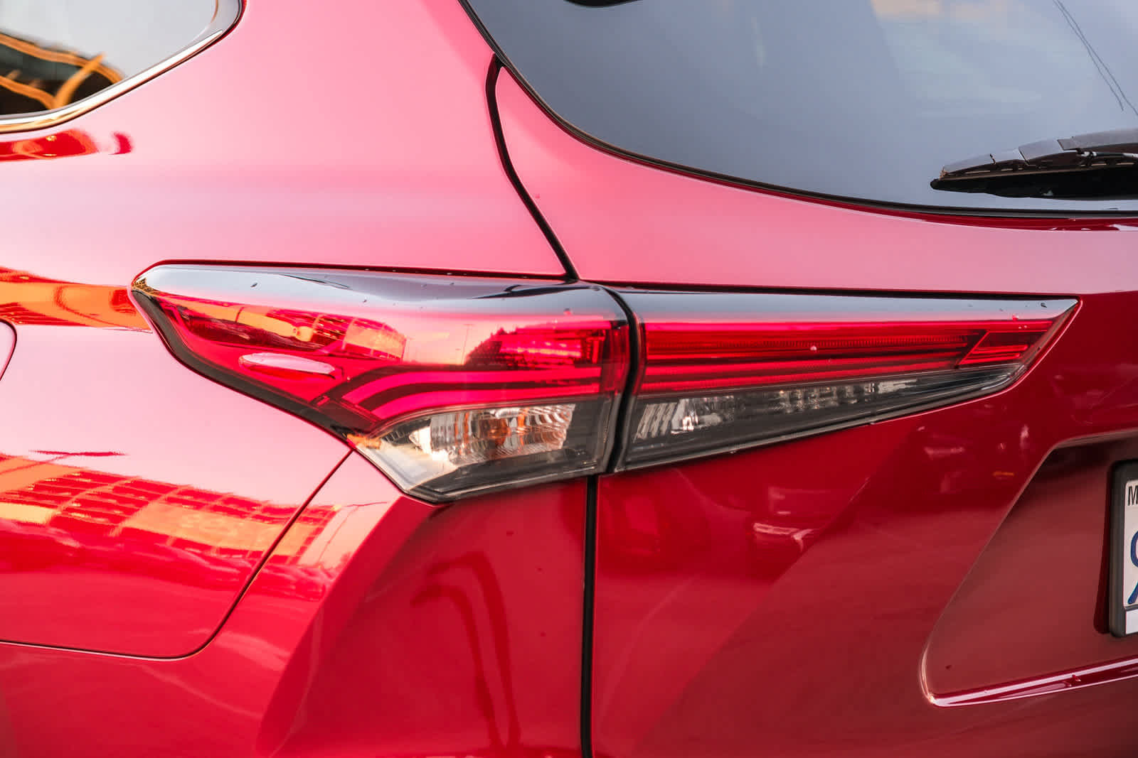 Used 2023 Toyota Highlander Limited FWD image 7