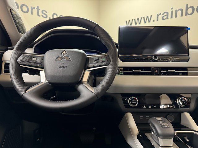 New 2025 Mitsubishi Outlander SE image 9