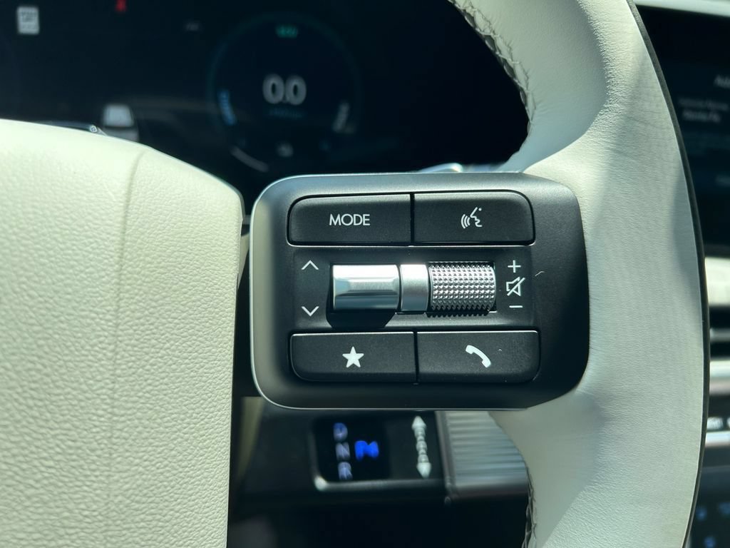 New 2025 Hyundai Santa Fe Calligraphy FWD image 13