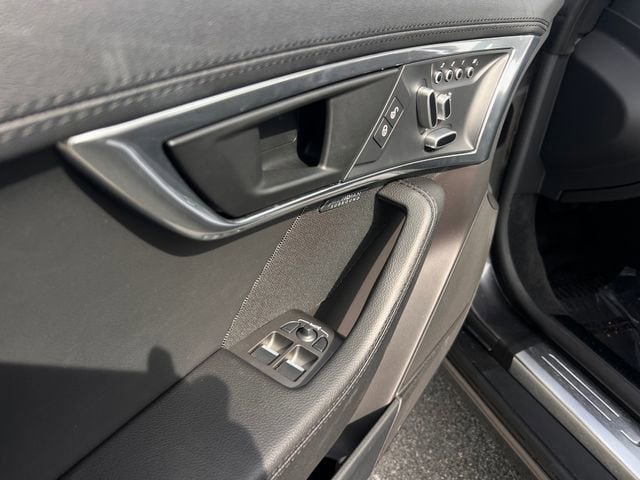Used 2019 Jaguar F-TYPE Convertible RWD image 12
